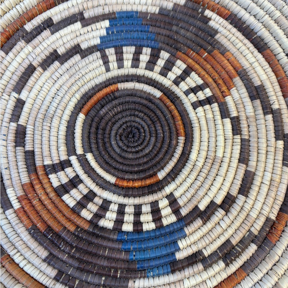 Vintage Handwoven Coil Basket Gorgeous Blend of Colors 11.5” - Picture 4 of 5
